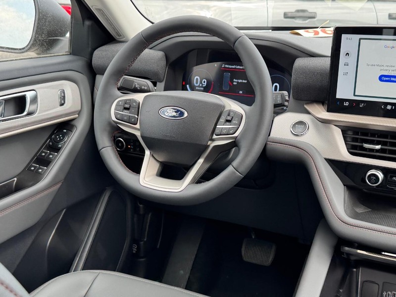 Ford Explorer Vehicle Full-screen Gallery Image 18
