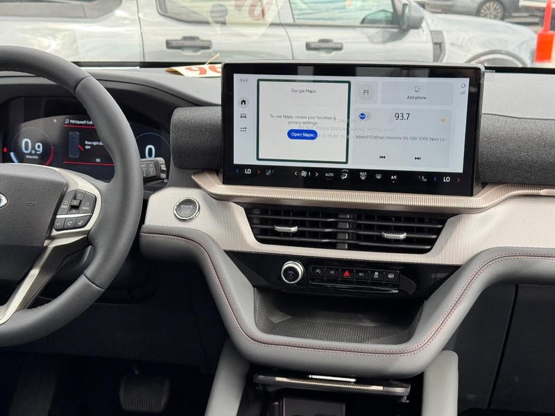 Ford Explorer Vehicle Full-screen Gallery Image 19