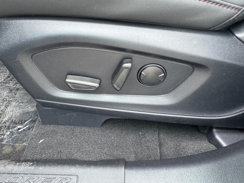 Ford Explorer Vehicle Full-screen Gallery Image 21