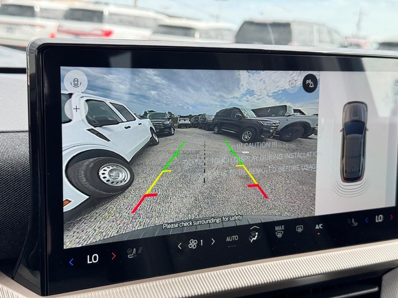 Ford Explorer Vehicle Full-screen Gallery Image 27