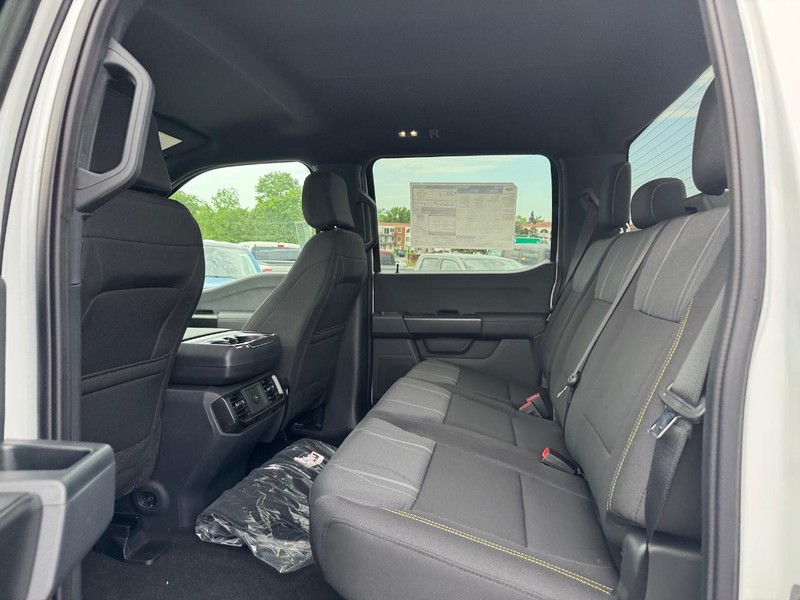 Ford F-150 Vehicle Full-screen Gallery Image 12