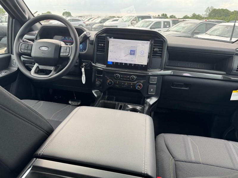 Ford F-150 Vehicle Full-screen Gallery Image 14
