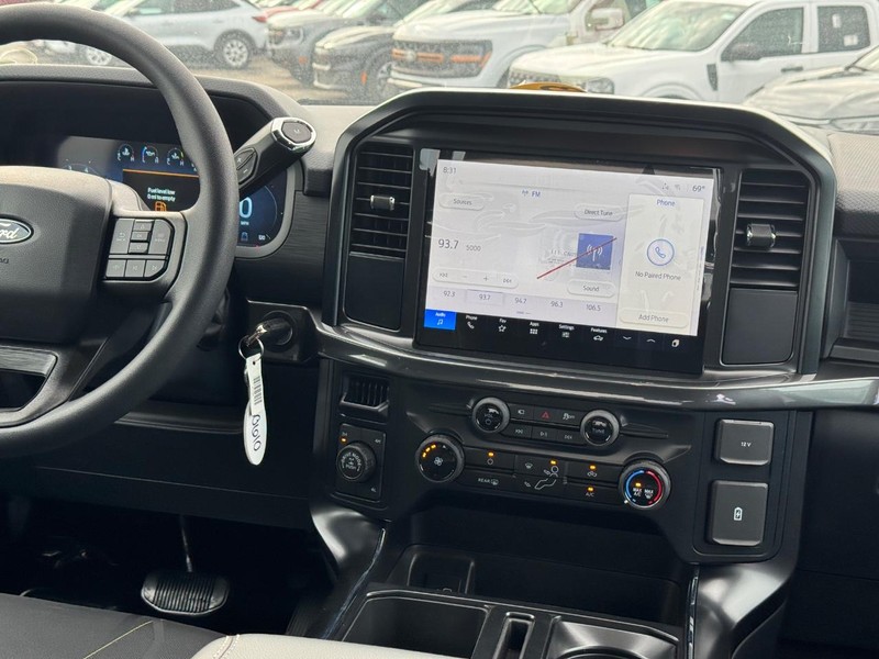 Ford F-150 Vehicle Full-screen Gallery Image 16