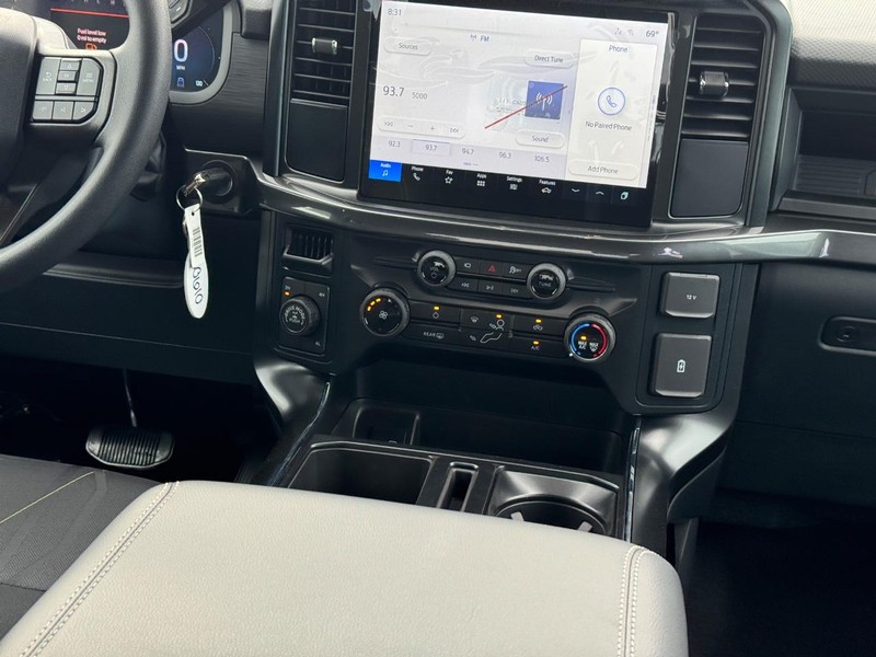 Ford F-150 Vehicle Full-screen Gallery Image 17