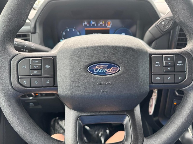 Ford F-150 Vehicle Full-screen Gallery Image 20