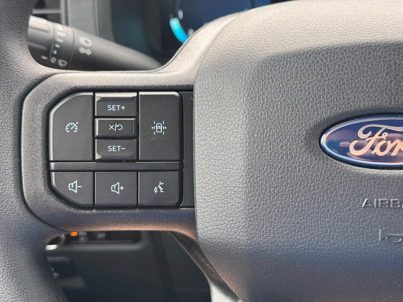 Ford F-150 Vehicle Full-screen Gallery Image 21