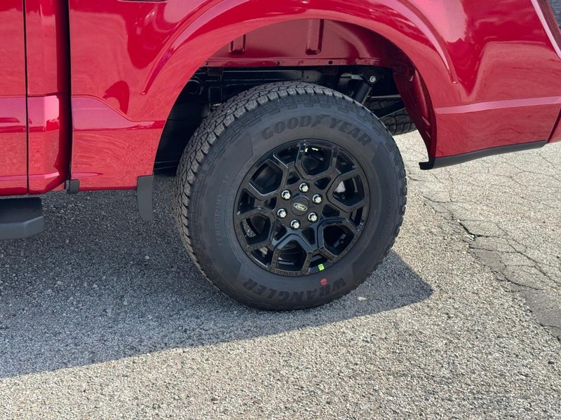 Ford F-150 Vehicle Full-screen Gallery Image 11