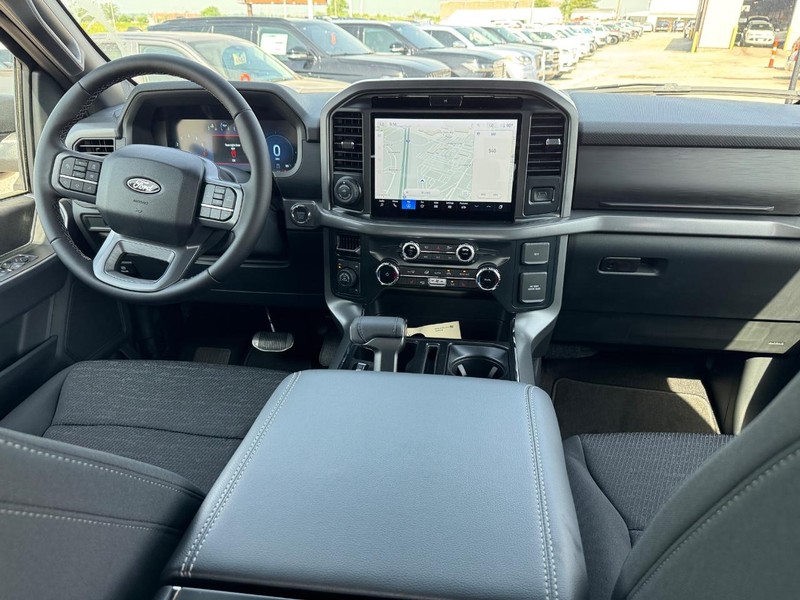 Ford F-150 Vehicle Full-screen Gallery Image 14