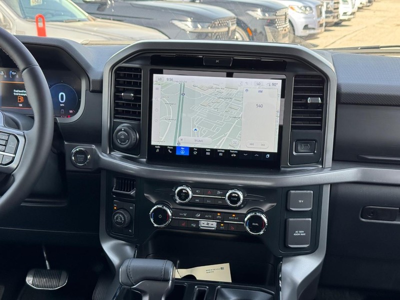 Ford F-150 Vehicle Full-screen Gallery Image 16
