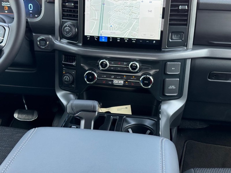 Ford F-150 Vehicle Full-screen Gallery Image 17