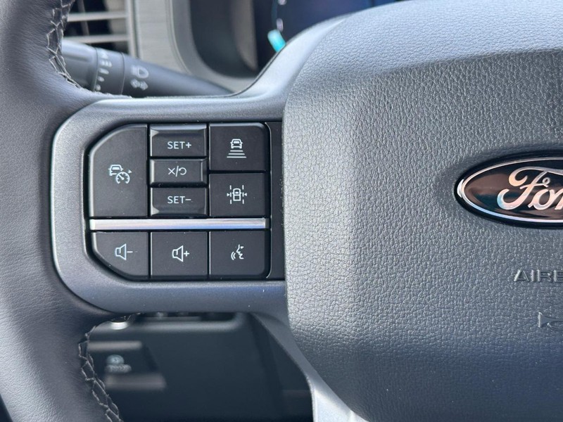 Ford F-150 Vehicle Full-screen Gallery Image 21