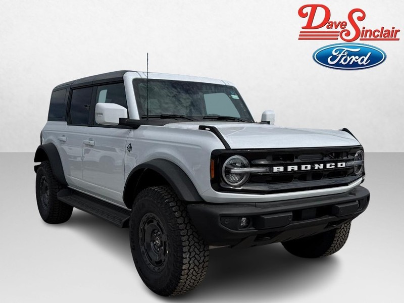 Ford Bronco Vehicle Full-screen Gallery Image 04
