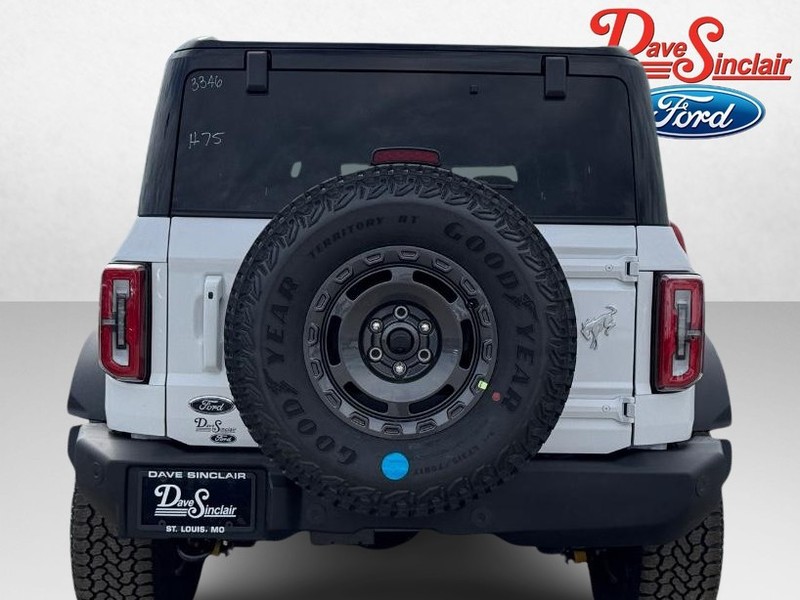 Ford Bronco Vehicle Full-screen Gallery Image 08
