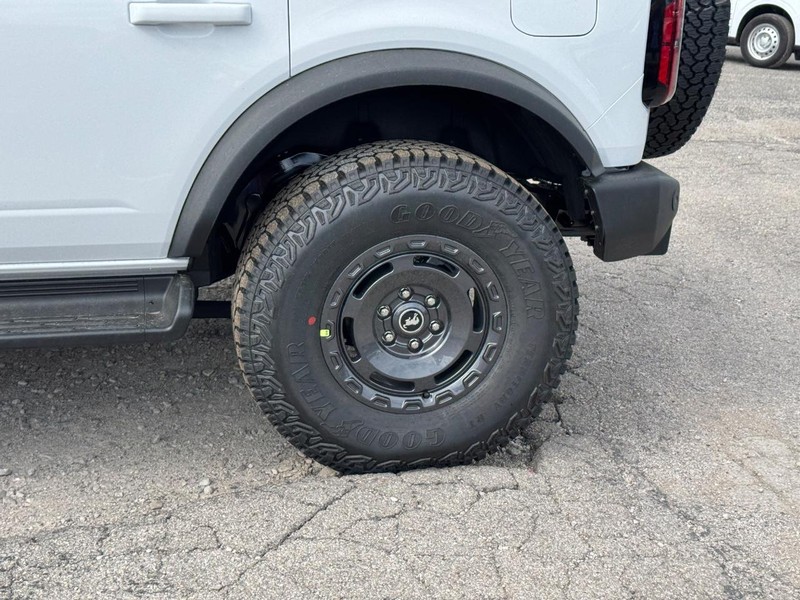 Ford Bronco Vehicle Full-screen Gallery Image 11