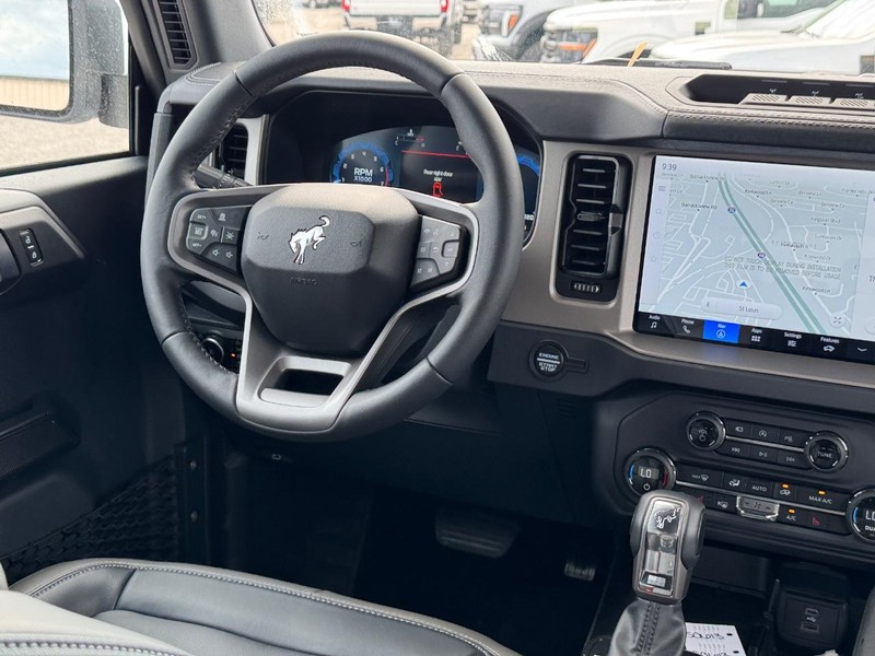 Ford Bronco Vehicle Full-screen Gallery Image 15