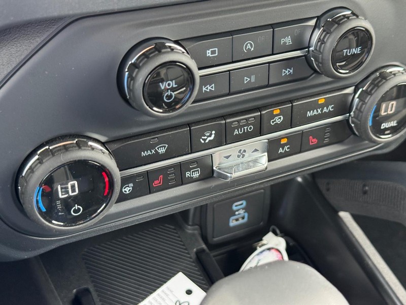 Ford Bronco Vehicle Full-screen Gallery Image 24