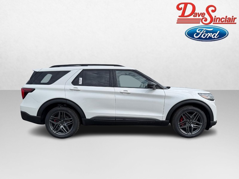 Ford Explorer Vehicle Full-screen Gallery Image 05