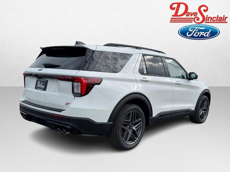 Ford Explorer Vehicle Full-screen Gallery Image 07