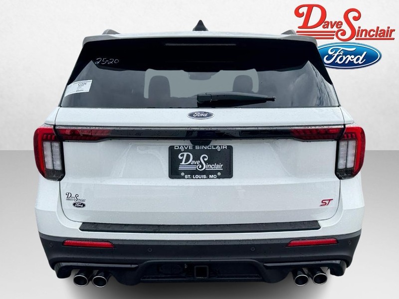 Ford Explorer Vehicle Full-screen Gallery Image 08