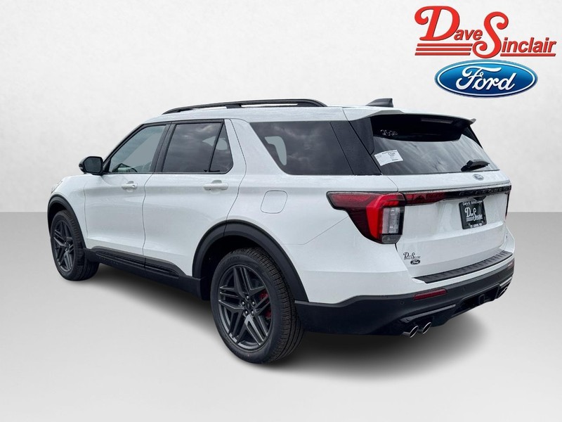 Ford Explorer Vehicle Full-screen Gallery Image 09