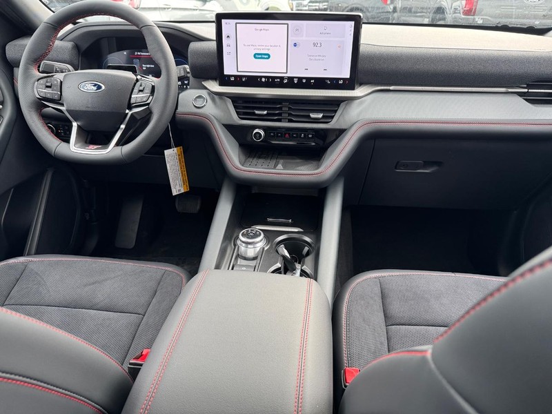 Ford Explorer Vehicle Full-screen Gallery Image 16