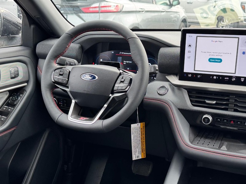 Ford Explorer Vehicle Full-screen Gallery Image 17