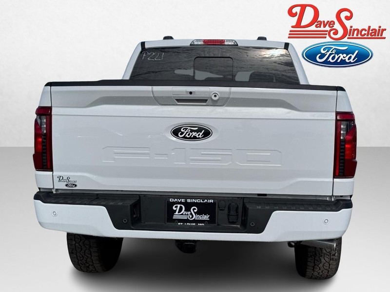 Ford F-150 Vehicle Full-screen Gallery Image 08