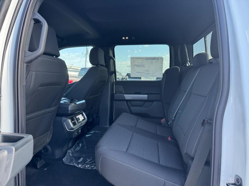 Ford F-150 Vehicle Full-screen Gallery Image 12