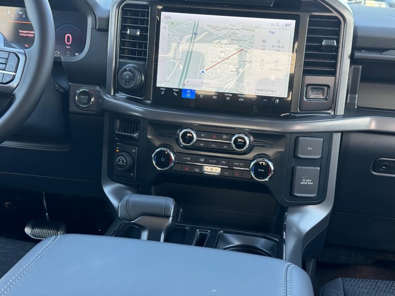 Ford F-150 Vehicle Full-screen Gallery Image 17