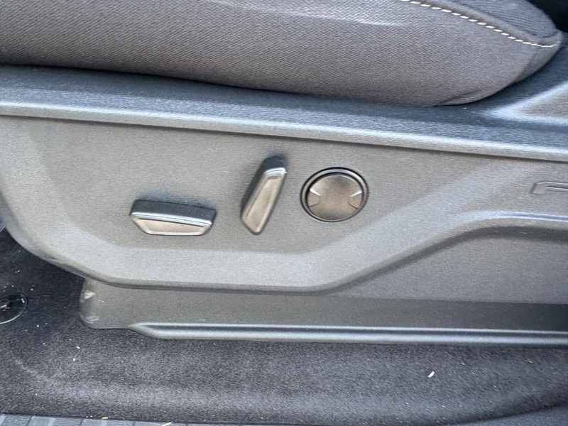 Ford F-150 Vehicle Full-screen Gallery Image 18