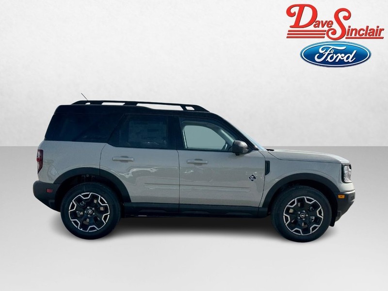 Ford Bronco Sport Vehicle Full-screen Gallery Image 05