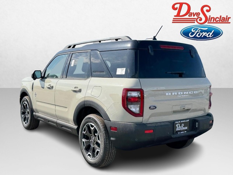 Ford Bronco Sport Vehicle Full-screen Gallery Image 09