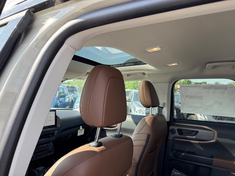 Ford Bronco Sport Vehicle Full-screen Gallery Image 13