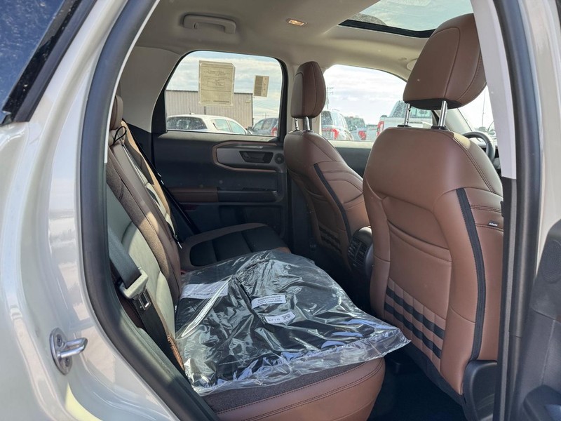 Ford Bronco Sport Vehicle Full-screen Gallery Image 14