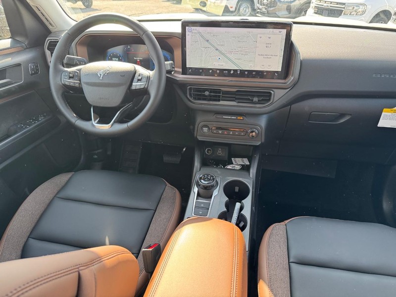 Ford Bronco Sport Vehicle Full-screen Gallery Image 16