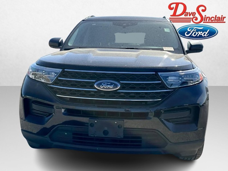 Ford Explorer Vehicle Full-screen Gallery Image 02