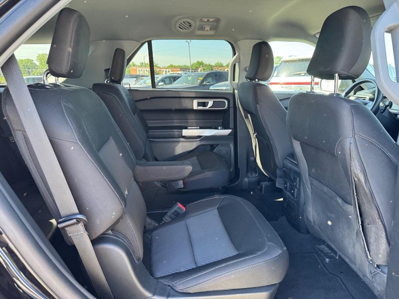 Ford Explorer Vehicle Full-screen Gallery Image 14