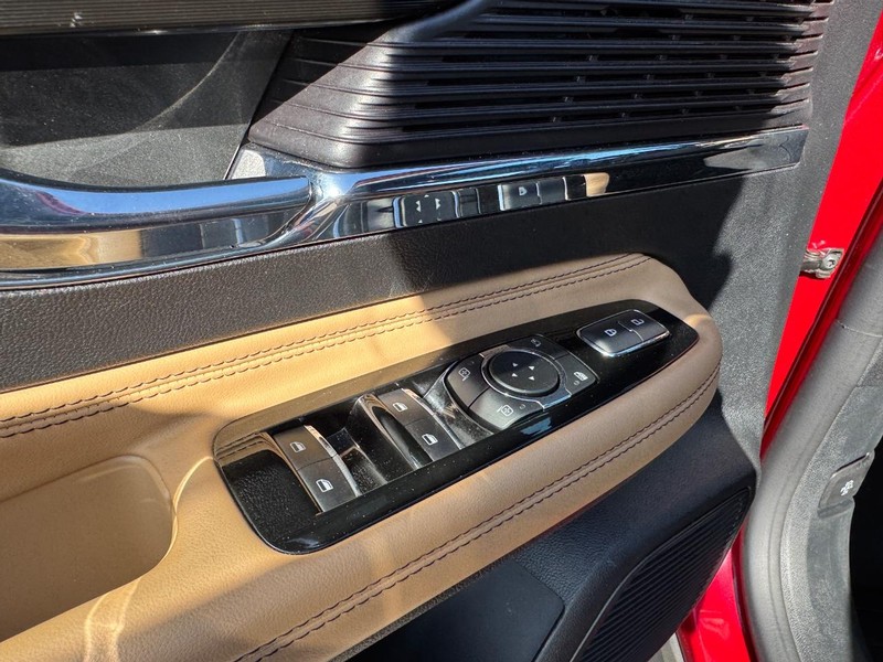 Lincoln Corsair Vehicle Full-screen Gallery Image 19