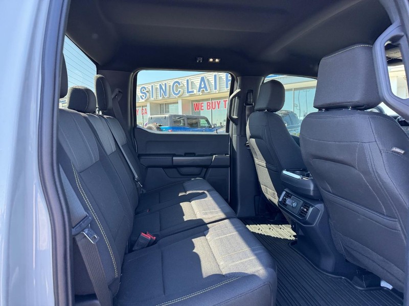 Ford F-150 Vehicle Full-screen Gallery Image 13