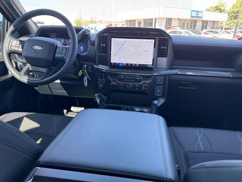 Ford F-150 Vehicle Full-screen Gallery Image 14