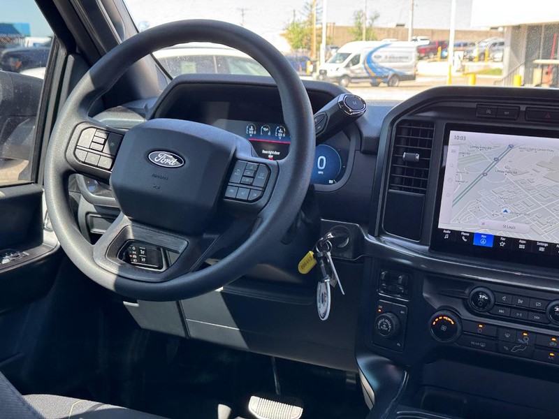 Ford F-150 Vehicle Full-screen Gallery Image 15
