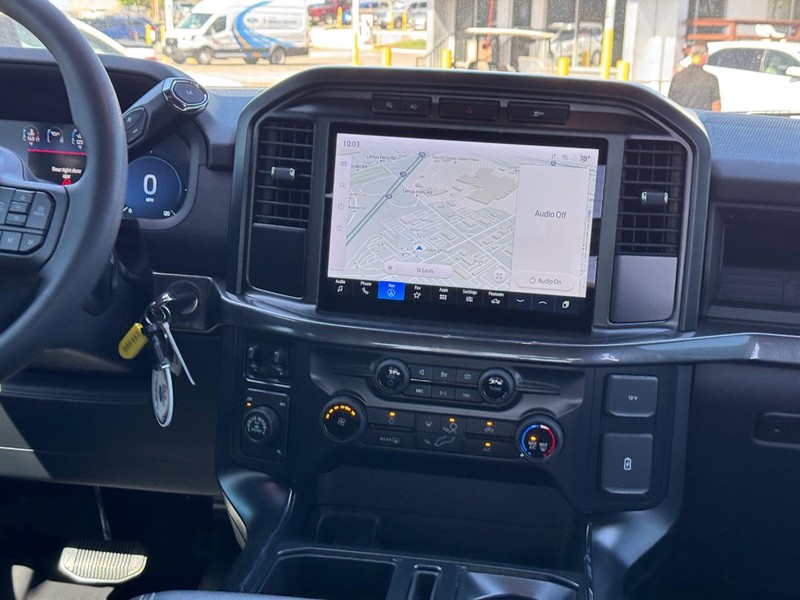 Ford F-150 Vehicle Full-screen Gallery Image 16
