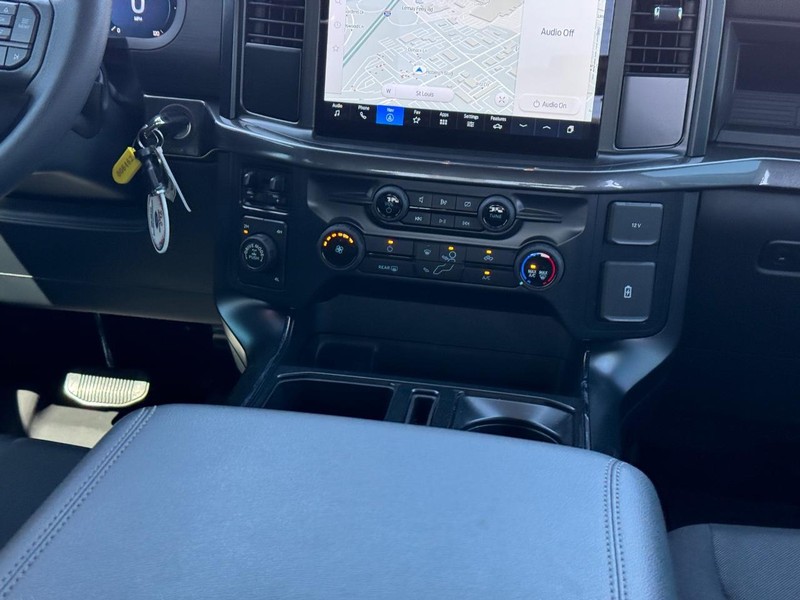 Ford F-150 Vehicle Full-screen Gallery Image 17