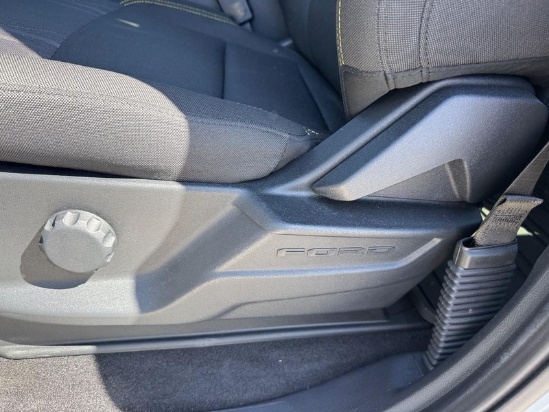 Ford F-150 Vehicle Full-screen Gallery Image 18