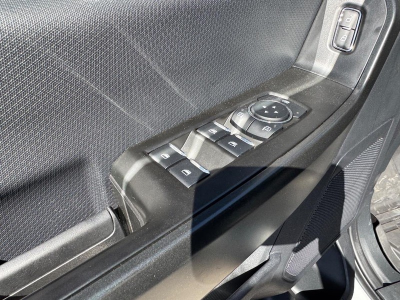 Ford F-150 Vehicle Full-screen Gallery Image 19
