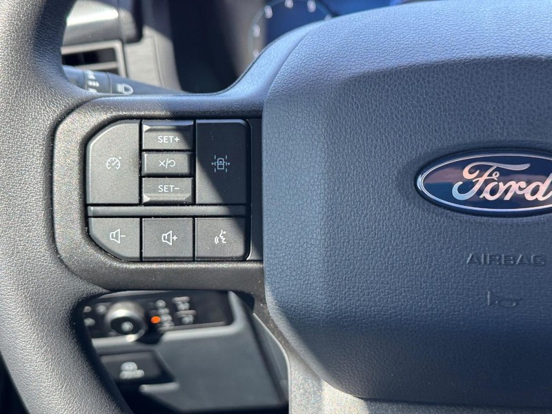 Ford F-150 Vehicle Full-screen Gallery Image 21