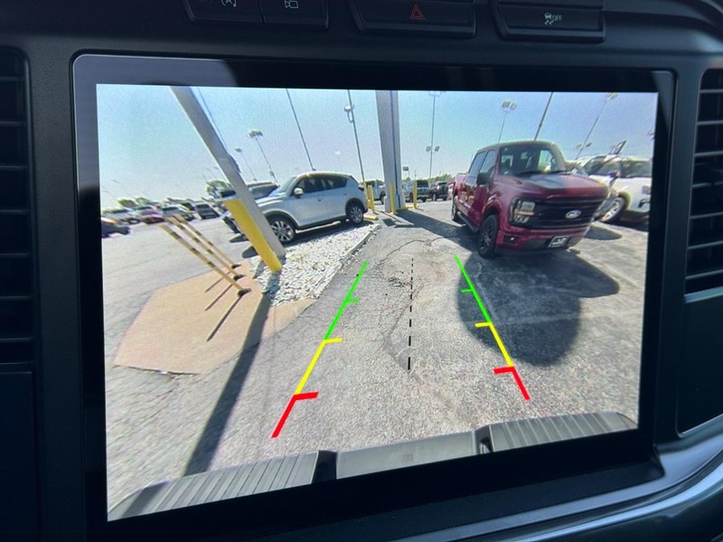 Ford F-150 Vehicle Full-screen Gallery Image 24