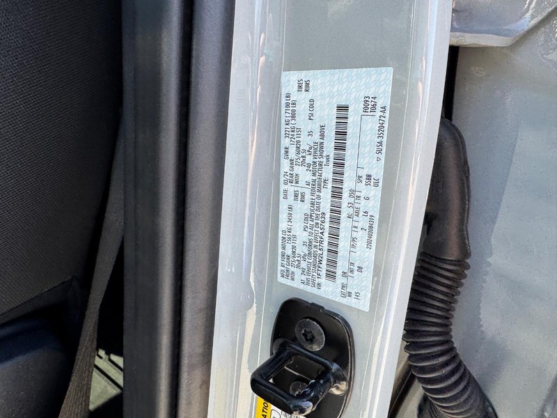 Ford F-150 Vehicle Full-screen Gallery Image 25