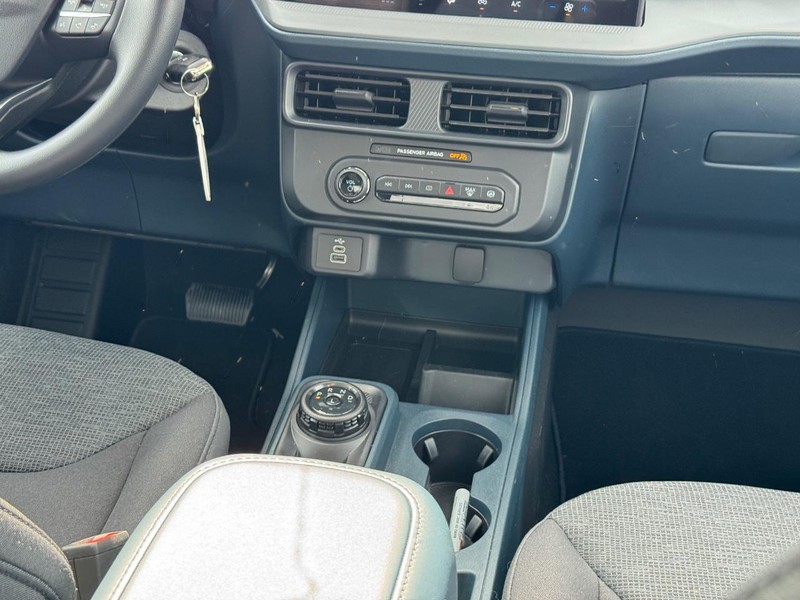 Ford Maverick Vehicle Full-screen Gallery Image 17