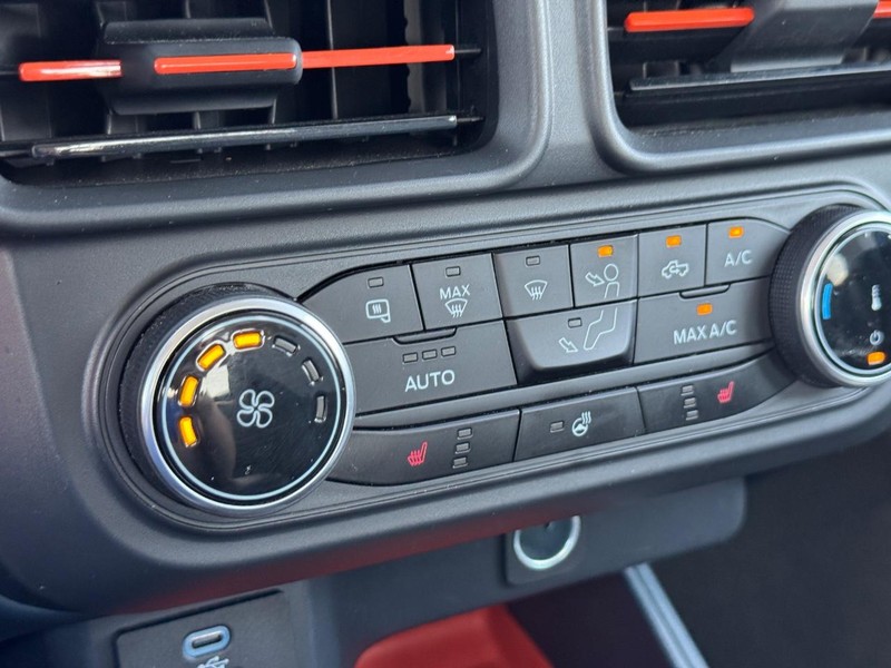 Ford Maverick Vehicle Full-screen Gallery Image 22